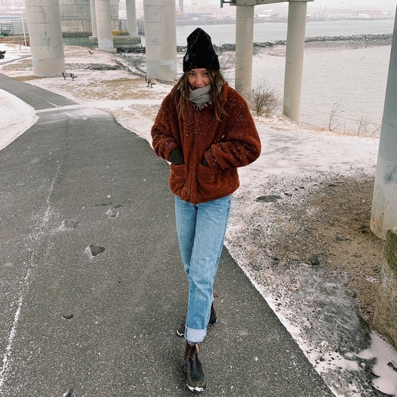 Meet Your Posher, Sara! - Picture 3 of 5